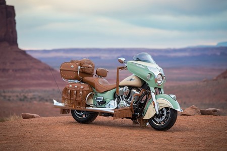 Llega la Indian Roadmaster Classic 2017, la nueva viajera que quiere dominar las carreteras