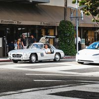 
"La gente no está preparada". Europa tenía las llaves para dominar la industria del coche eléctrico. Mientras debate si volver a la gasolina ha dejado la puerta abierta a China