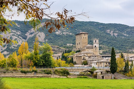 Viajes Turismo Espana Pueblo Medieval Infravalorado Poco Conocido Sin Turistas Romanico Escapadas Otono Cerca Coche Zaragoza