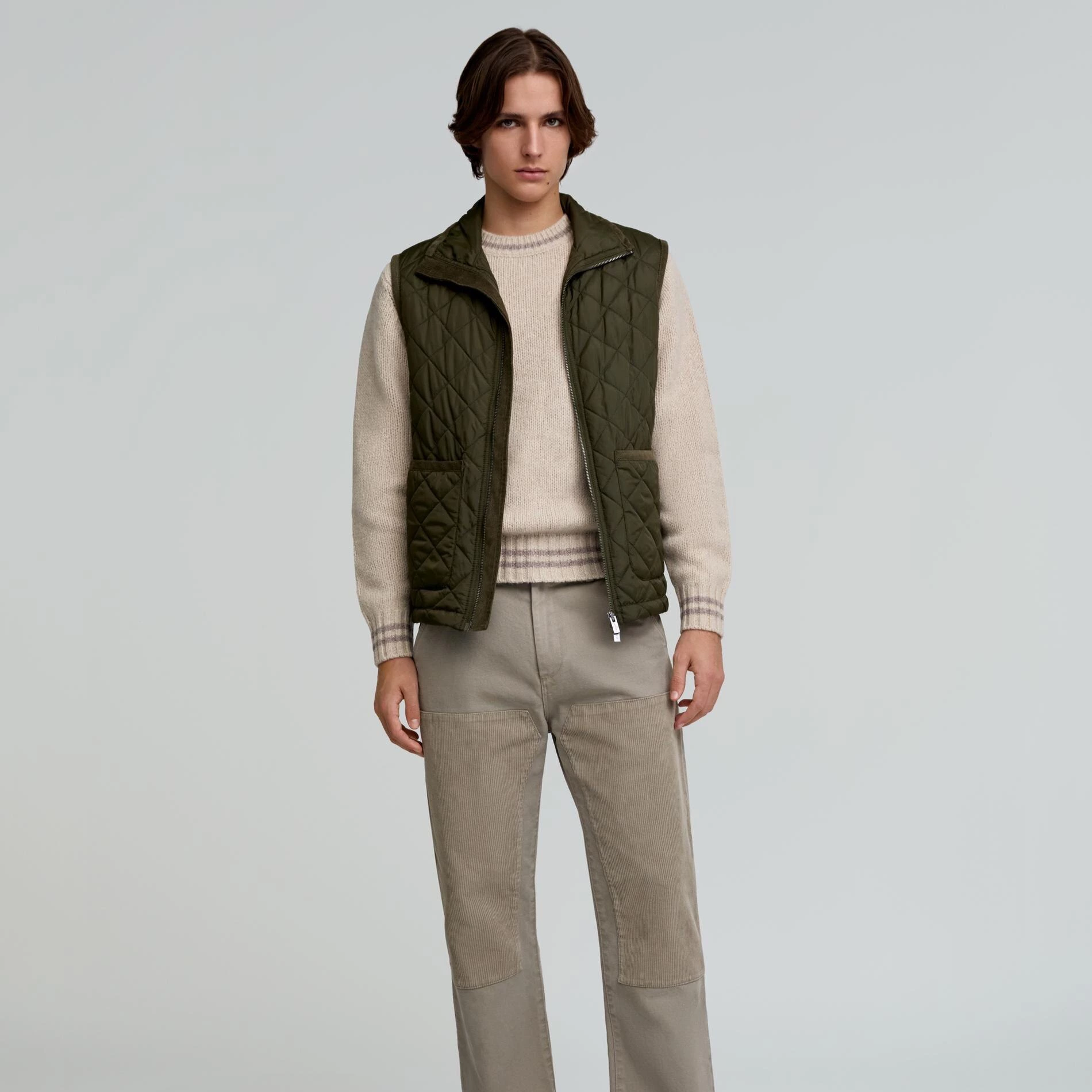 Chaleco de hombre acolchado y cuello subido