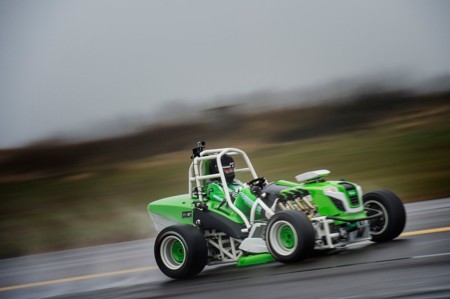Esta cortacésped Viking con motor V8 tiene un nuevo récord de velocidad: 215 km/h (+ vídeo)