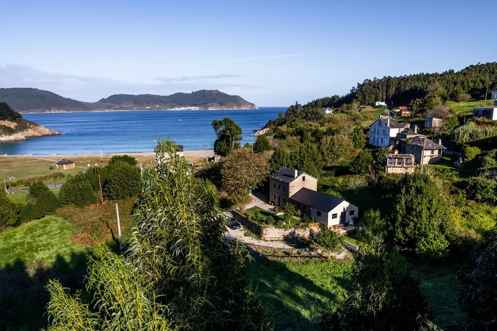 El pueblo marinero de Galicia que ha sido olvidado por los turistas. Sus playas son perfectas, pero están vacías 