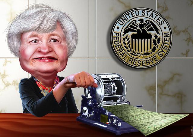 Janet Yellen imprimiendo