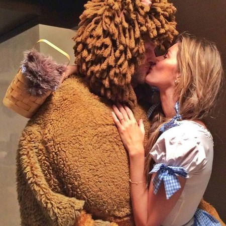 ¿Se puede ser más ideal que Gisele Bündchen y Tom Brady este Halloween? Lo dudo