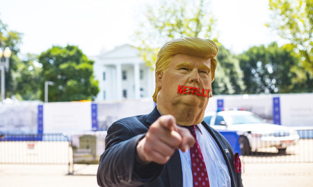 Netflix lanza un botón para saltar los chistes sobre Trump en el nuevo especial de Seth Meyers