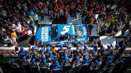 Kasey Kahne superó a Jeff Gordon en Pocono
