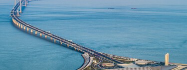 A China construiu um monstro que é simultaneamente uma megaponte, um túnel e um museu: uma superestrutura por onde passam quase 90 mil carros todos os dias 