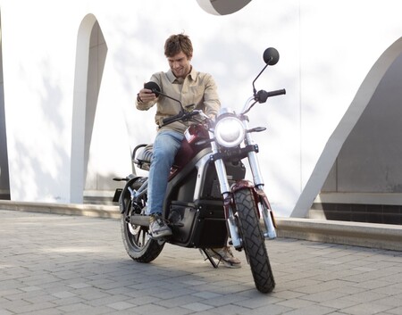 Horwin CR6: una moto eléctrica china equivalente a una 125 cc que llega a España con 150 km de autonomía, por 5.790 euros