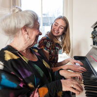 Escutar música todos os dias pode diminuir drasticamente o risco de uma das condições mais devastadoras da terceira idade, afirmam pesquisadores 