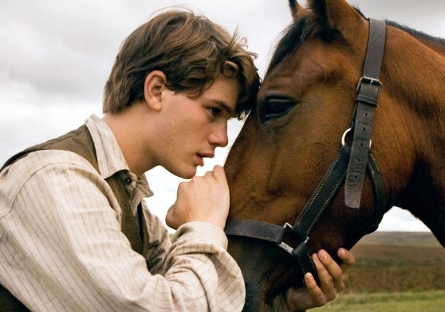Jeremy Irvine en War Horse