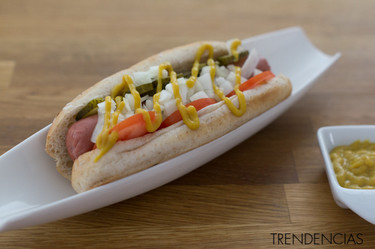 Cómo hacer un hot dog al estilo de Chicago