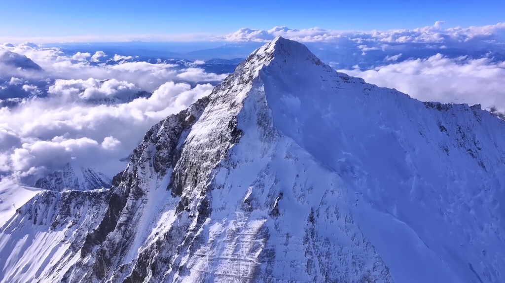 El uso de drones ha conseguido algo que estaba solo al alcance de los privilegiados: democratizar el ascenso al Everest
