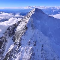 Subir el Everest en persona cuesta 50.000 euros. Subirlo en 4K desde el sofá de tu casa ya sale gratis