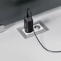 Si te vas de viaje o te quedas en casa, este cargador es muy útil: permite recargar a la vez un iPhone, unos AirPods y un MacBook 