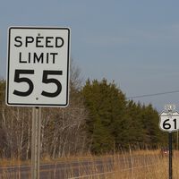 Algunos pueblos ponen tantas multas que se les prohibió seguir crujiendo a los conductores. Claro que no fue en España; fue en EEUU