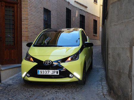 Nos colamos en todas las calles de la ciudad probando el nuevo Toyota AYGO x-cite III