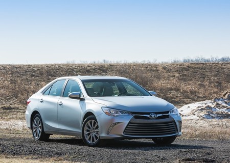 Toyota Camry 2015 1024 05