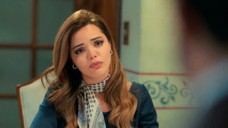 Züleyha de ‘Tierra Amarga’ lo tiene claro: su accesorio favorito es el pañuelo (y así lo vemos hasta el último capítulo)