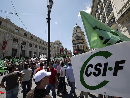 Los funcionarios se quedan sin paga de Navidad y con los derechos tocados