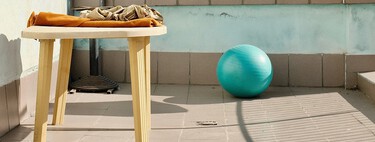 Si las baldosas de tu terraza están viejunas, Leroy Merlin tiene un suelo que se instala sin obras (y tiene un descuento del 45%)