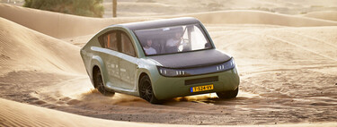 El primer coche eléctrico solar todoterreno tiene autonomía de diésel: ha cruzado el desierto del Sáhara sin parar a recargar