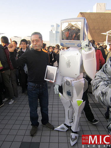 Imagen de la semana: el disfraz de robot más maquero, RoboMac