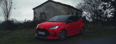 Probamos el nuevo Toyota Yaris Electric Hybrid Style Premiere Edition, el más equipado y con carrocería bicolor 