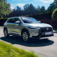 El Toyota Corolla Cross ya tiene precio: el compacto superventas se convierte en SUV y es 9.000 euros más barato que el RAV4 