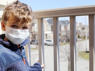 Las mejores iniciativas policiales para animar el confinamiento de los más pequeños (y mayores) 