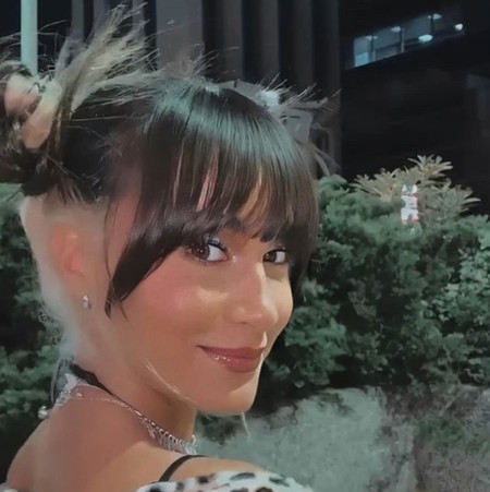 Aitana se sube al carro del famoseo extravagante y termina en la peluquería de Bad Gyal