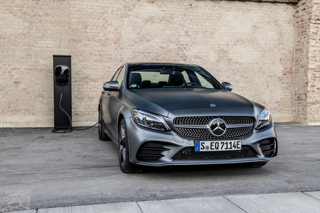 Ya conocemos los precios del Mercedes C 300 de: 55.375 euros para este híbrido enchufable con motor diésel