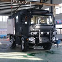Parece un Mercedes Unimog, pero es una camper china extrema 4x4 con dos camas dobles, ducha y un depósito de 600 litros 