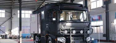 Parece un Mercedes Unimog, pero es una camper china extrema 4x4 con dos camas dobles, ducha y un depósito de 600 litros 