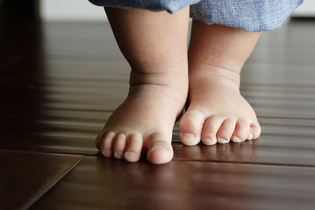 Siete razones por las que nuestro hijo puede tardar en empezar a andar