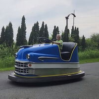 Un jubilado se ha hecho el coche de choque más grande del mundo para ir a por el pan: es totalmente legal