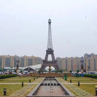 Criada para atrair turistas, a “Paris chinesa” tem até Torre Eiffel 