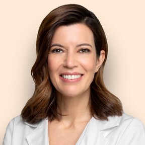 Ana Molina, dermatóloga: "Retirar la cutícula de las uñas daña la matriz, favorece infecciones y podría deformar la uña"  