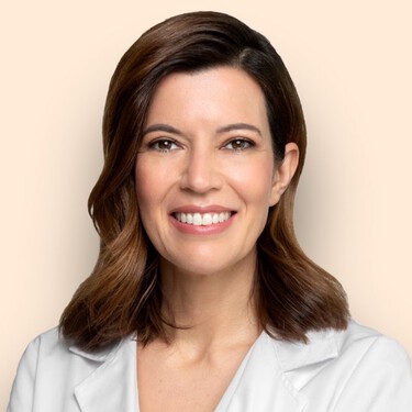 Ana Molina, dermatóloga: "Retirar la cutícula de las uñas daña la matriz, favorece infecciones y podría deformar la uña"  