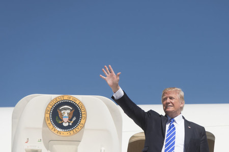 Trump tiende la mano a ZTE desde Twitter: "Se han perdido muchos empleos en China"