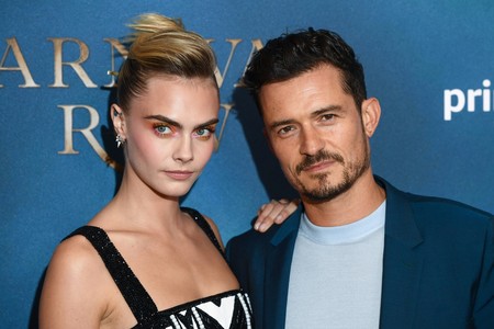 Orlando Bloom es la prueba de que no siempre una camiseta y un traje son una gran combinación