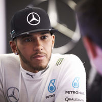 Lewis Hamilton pone freno a Mercedes