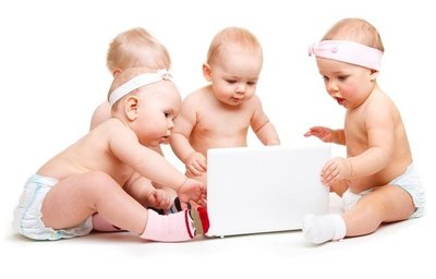 Imitando a los mayores, sus primeros gadgets