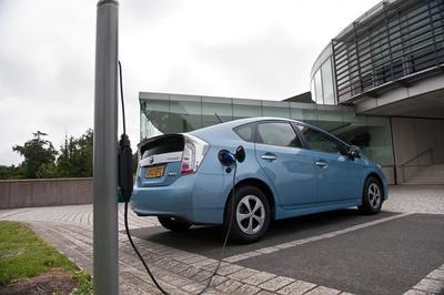Todo lo que hay que saber para instalar un punto de recarga en nuestra plaza de garaje