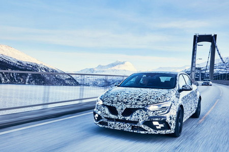 El nuevo Renault Mégane R.S. se entrena en la nieve, previo a su debut en Frankfurt