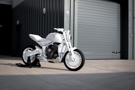 ¡Sorpresa! La Triumph Trident concept es la nueva moto naked de tres cilindros, estilo retro y muy buena pinta de Hinckley