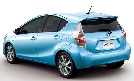 Toyota-Aqua-02