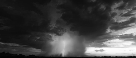 ‘Pulse 4K’, un timelapse 4K que demuestra que las tormentas son aún más impresionantes en blanco y negro