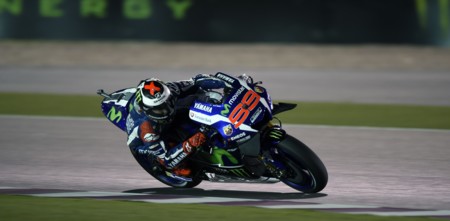 Jorge Lorenzo reparte martillo en Catar para un triunfo sin paliativos