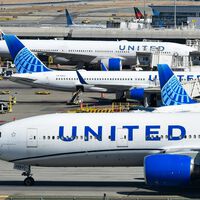 Los peores escenarios ya se están haciendo realidad: muchas aerolíneas están cancelando vuelos por la crisis del combustible