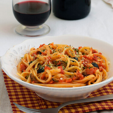Receta de tallarines a la puttanesca, una de las más tradicionales recetas de pasta italiana